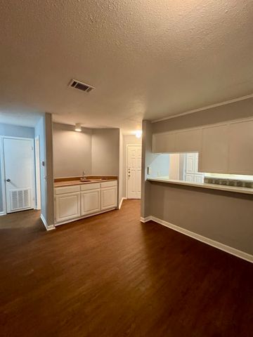 1305 W Villa Maria Road F-202, Bryan, TX 77801