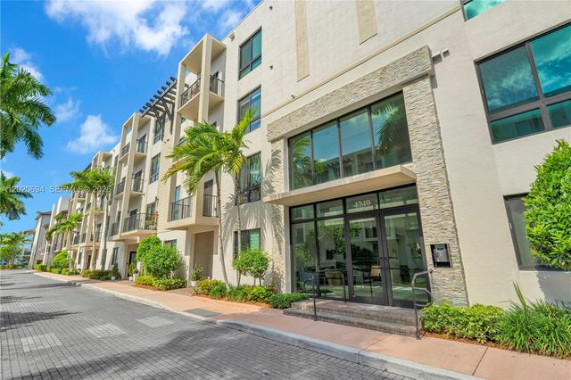 4740 NW 84th Ct 38, Doral, FL 33166