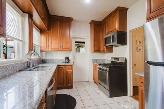 1332 Masselin Avenue A&B, Los Angeles, CA 90019
