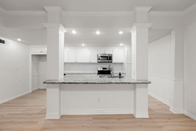 5711 Sugar Hill Drive 69, Houston, TX 77057