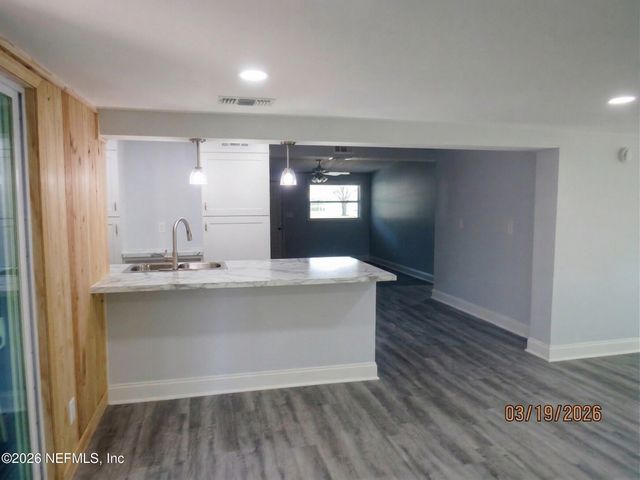 5849 RIDGEWAY Road E, Jacksonville, FL 32244