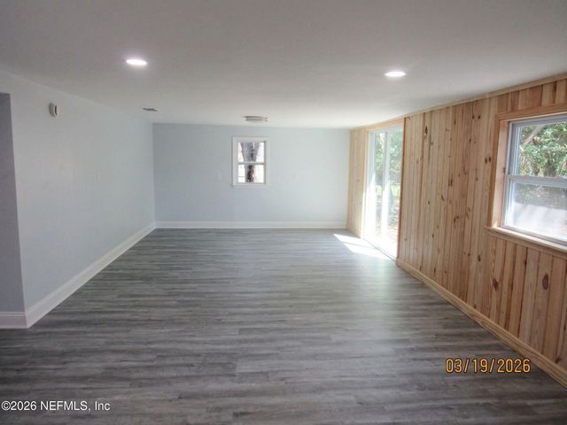 5849 RIDGEWAY Road E, Jacksonville, FL 32244