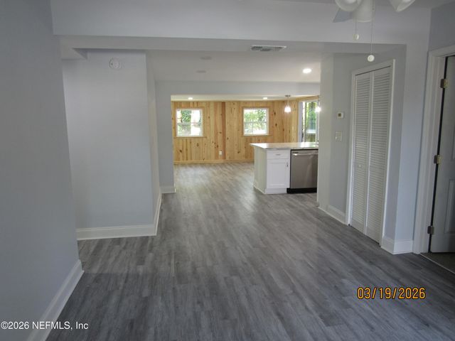 5849 RIDGEWAY Road E, Jacksonville, FL 32244