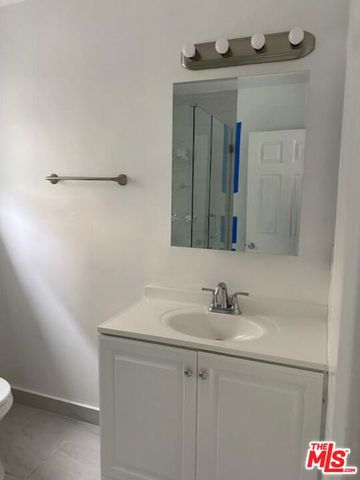 1617 W 11th Place, Los Angeles, CA 90015