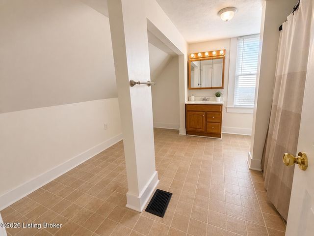 228 E Burnett Ave, Louisville, KY 40208