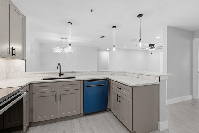 4057 CROCKERS LAKE BOULEVARD 17, Sarasota, FL 34238