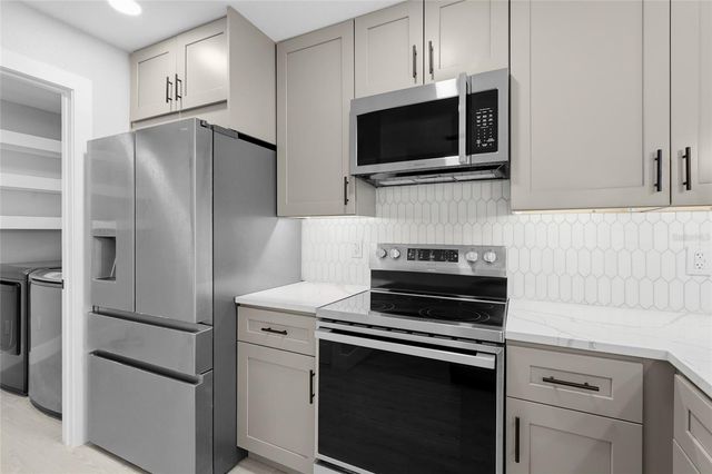 4057 CROCKERS LAKE BOULEVARD 17, Sarasota, FL 34238