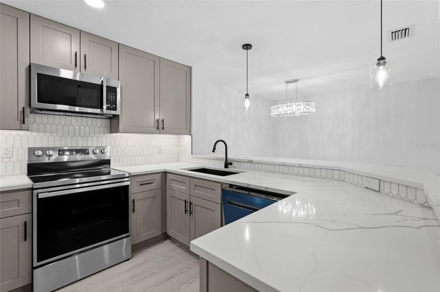 4057 CROCKERS LAKE BOULEVARD 17, Sarasota, FL 34238
