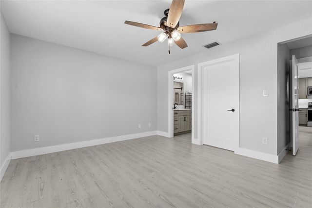 4057 CROCKERS LAKE BOULEVARD 17, Sarasota, FL 34238