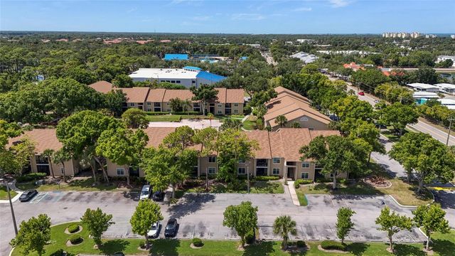 4057 CROCKERS LAKE BOULEVARD 17, Sarasota, FL 34238