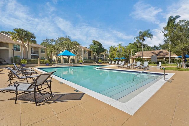 4057 CROCKERS LAKE BOULEVARD 17, Sarasota, FL 34238