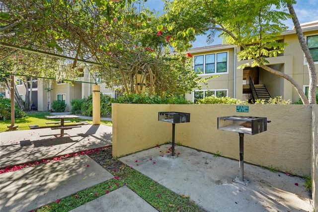 4057 CROCKERS LAKE BOULEVARD 17, Sarasota, FL 34238