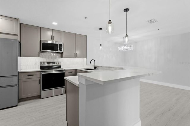 4057 CROCKERS LAKE BOULEVARD 17, Sarasota, FL 34238