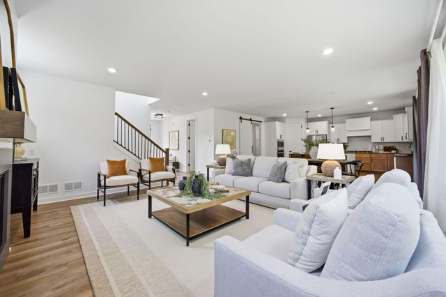 2415 Laurie Court, Roseville, MN 55113