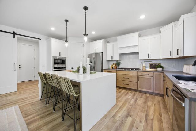 2415 Laurie Court, Roseville, MN 55113