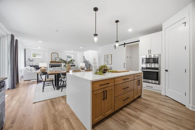 2415 Laurie Court, Roseville, MN 55113