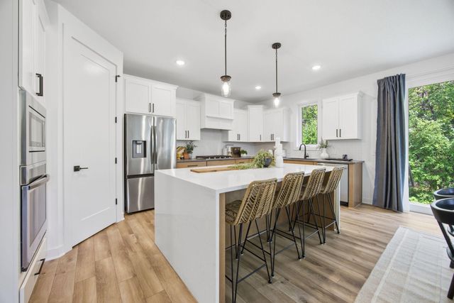 2415 Laurie Court, Roseville, MN 55113