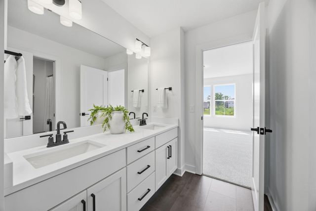 2415 Laurie Court, Roseville, MN 55113