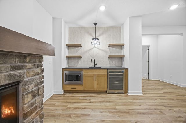2415 Laurie Court, Roseville, MN 55113