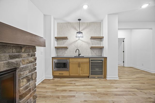 2415 Laurie Court, Roseville, MN 55113