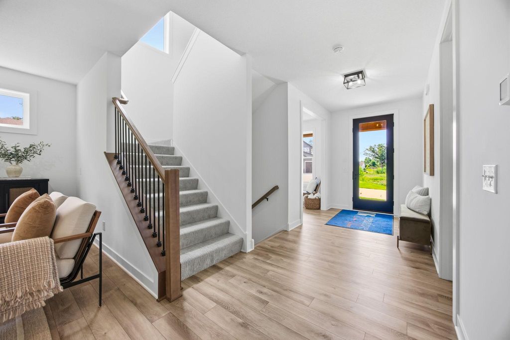 2415 Laurie Court, Roseville, MN 55113 — photo 4