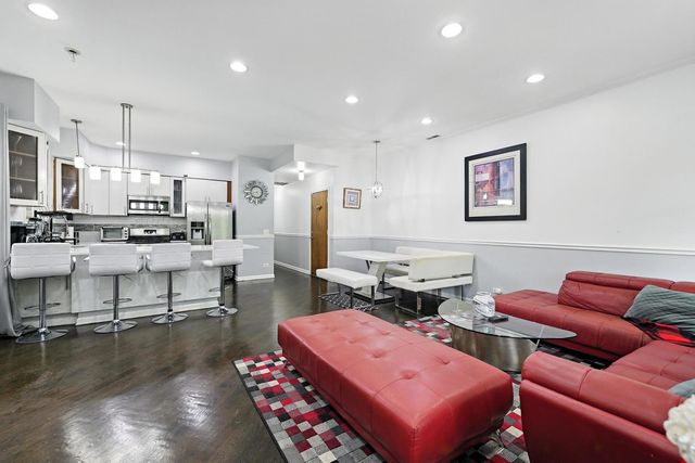 4105 S Drexel Boulevard 1N, Chicago, IL 60653