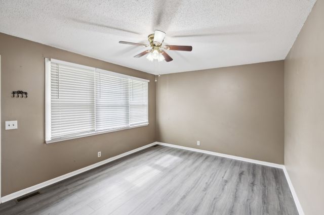 141 Mankin St, La Vergne, TN 37086