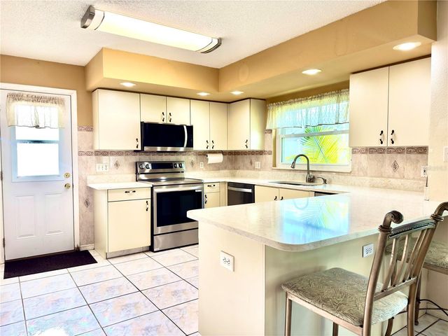 1702 SUNKISSED DRIVE, Tarpon Springs, FL 34689