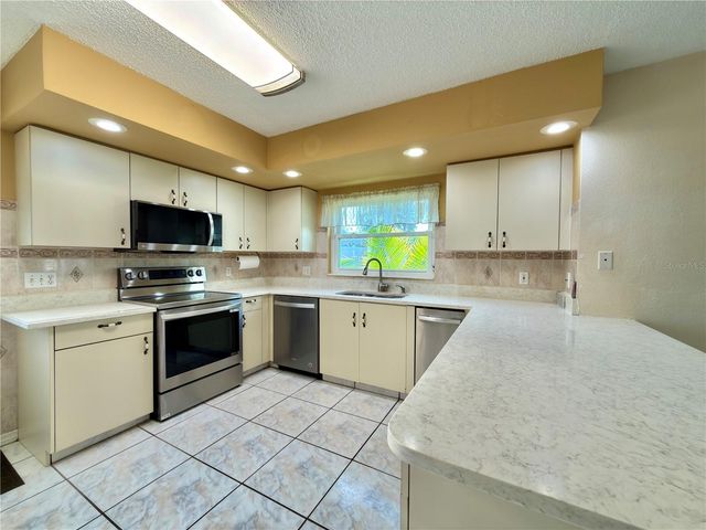 1702 SUNKISSED DRIVE, Tarpon Springs, FL 34689