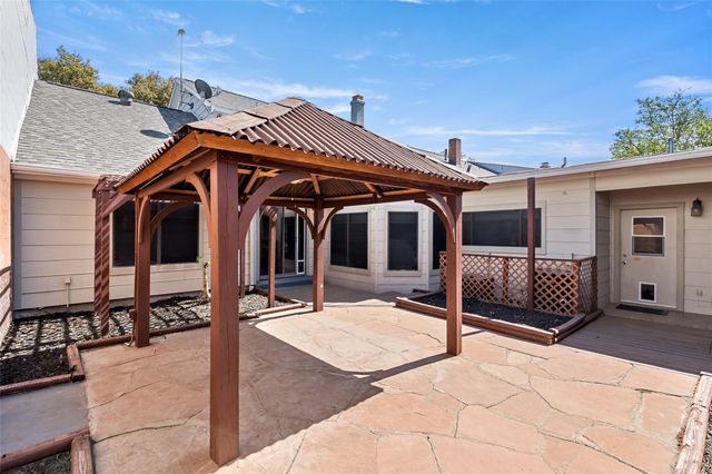 904 Bob White Street, Bryan, TX 77802