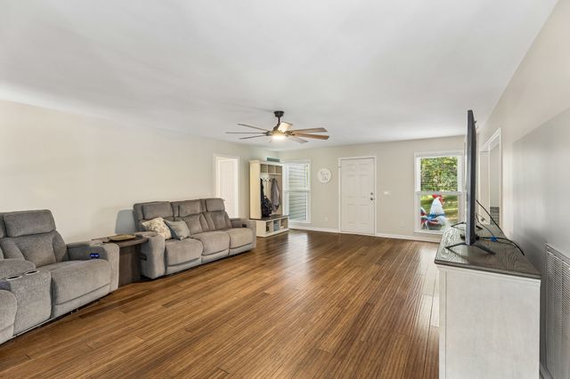629 Blue Ridge Dr, Columbia, TN 38401