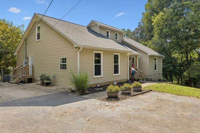 629 Blue Ridge Dr, Columbia, TN 38401