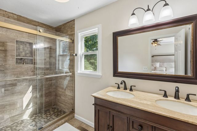 629 Blue Ridge Dr, Columbia, TN 38401