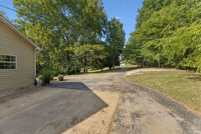 629 Blue Ridge Dr, Columbia, TN 38401