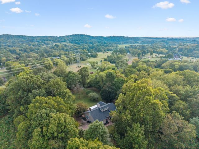 629 Blue Ridge Dr, Columbia, TN 38401