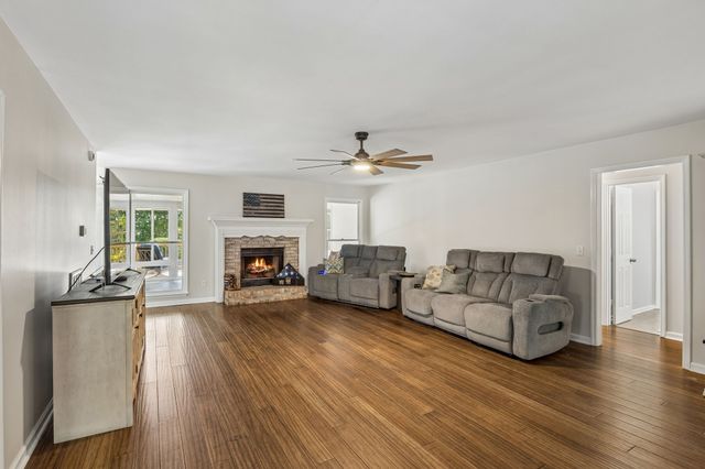 629 Blue Ridge Dr, Columbia, TN 38401