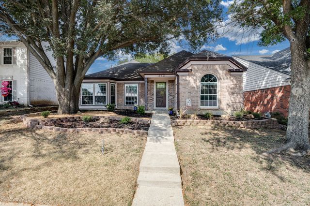 840 Chaparral Drive, Grand Prairie, TX 75052