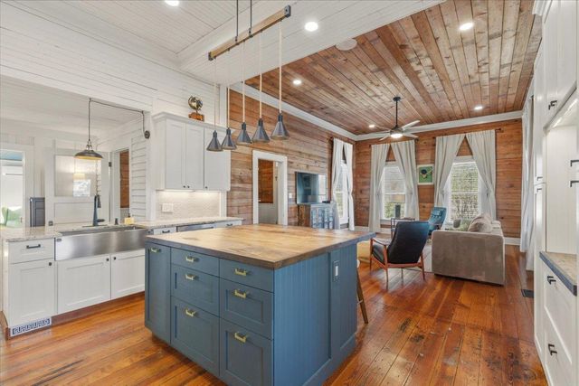 709 Hill ST, Bastrop, TX 78602