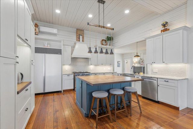 709 Hill ST, Bastrop, TX 78602