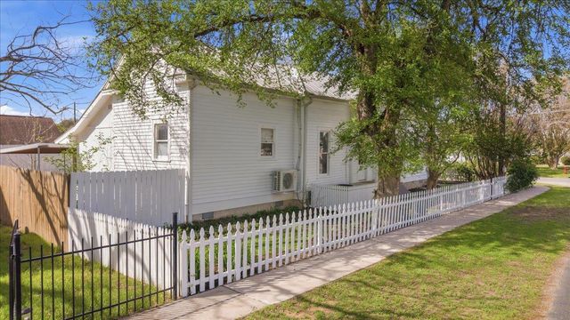 709 Hill ST, Bastrop, TX 78602