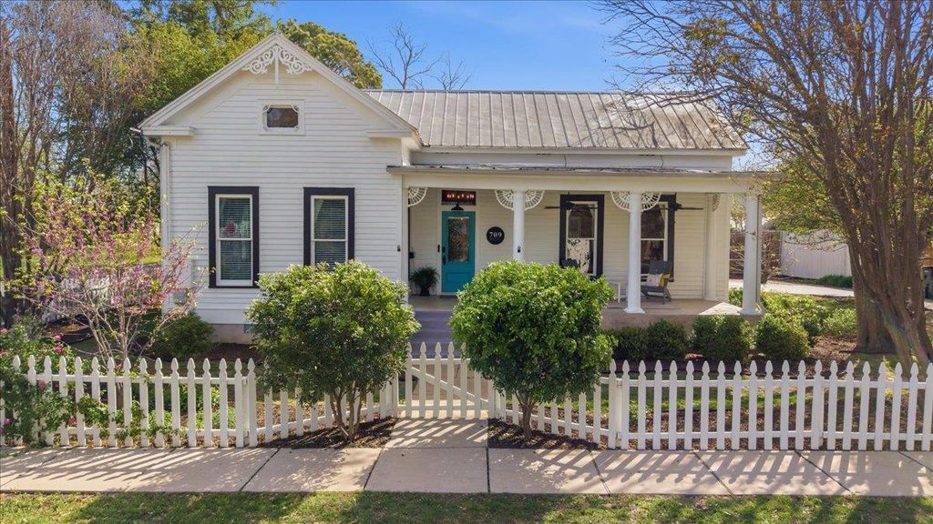 709 Hill ST, Bastrop, TX 78602