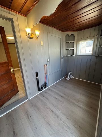 98 Elijah St, Springfield, MA 01109