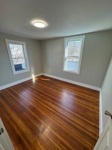 98 Elijah St, Springfield, MA 01109