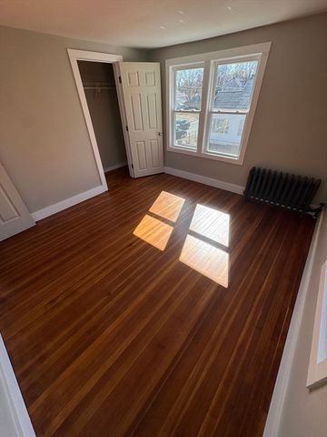 98 Elijah St, Springfield, MA 01109