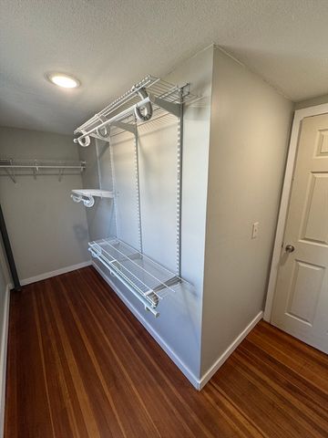 98 Elijah St, Springfield, MA 01109