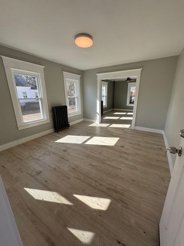 98 Elijah St, Springfield, MA 01109