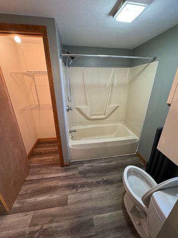 98 Elijah St, Springfield, MA 01109