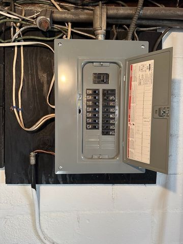 98 Elijah St, Springfield, MA 01109