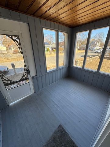 98 Elijah St, Springfield, MA 01109