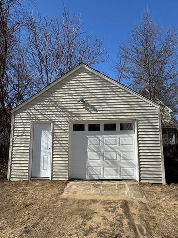 98 Elijah St, Springfield, MA 01109